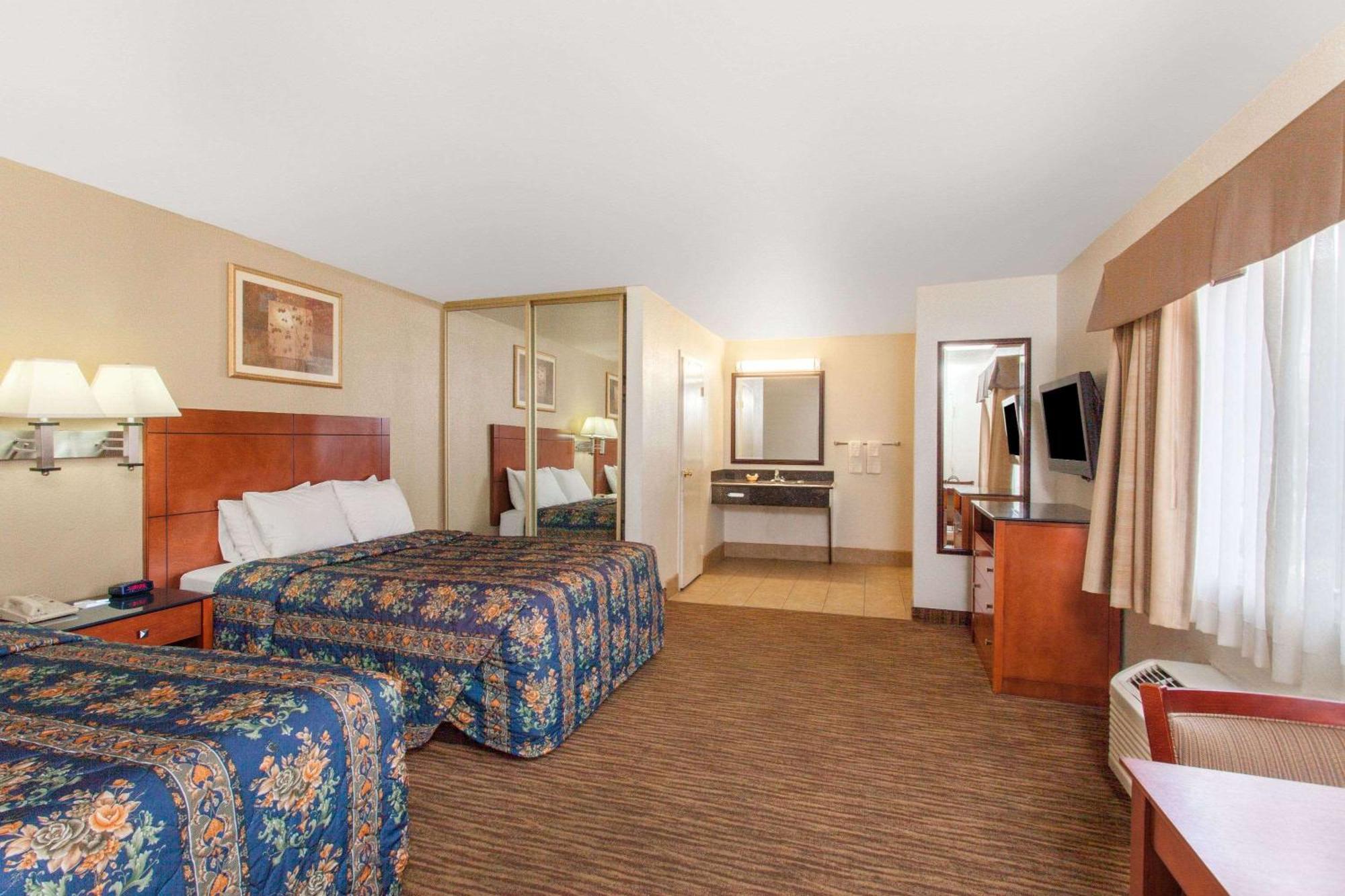 ทราเวลลอดจ์ เฮเมต แคลิฟอร์เนีย Hotel เฮเมท ภายนอก รูปภาพ